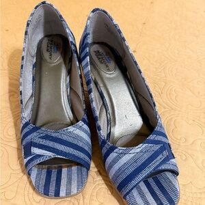 Life Stride Blue Striped Women's Peep-Toe Heels